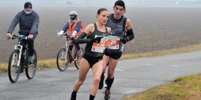 Sara Dossena impegnata in una mezza di Vittuone, nel corso della preparazione