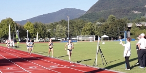 Passaggio al primo giro gara 800 metri donne, in testa Serena Troiani 