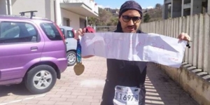 Fabio Iuliano al via della maratona in cortile