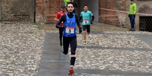 Bergianti precede El Fathaoui (semicoperto) e De Francesco al km 2