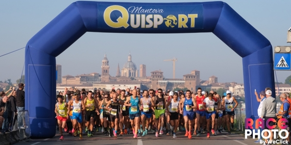 La partenza della mezza maratona, sullo sfopndom il bellissimo Skyline della città di Mantova