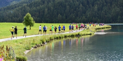 Un bel passaggio sul lago di Champfer