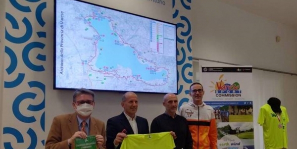 Presentazione gara, sullo sfondo il percorso, davanti il presidente Fidal Lombardia, Gianni Mauriientecon la pre