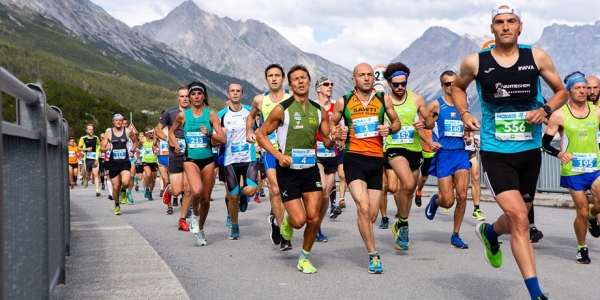 Un passaggio sulla diga dell&#039;edizione 2019, al centro la forte atleta bergamasca e vincitrice, Eliana Patelli  