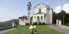 Fotografo in azione al passaggio alla Madonna del Sasso