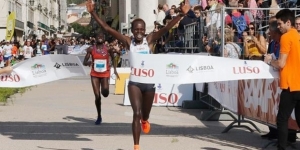 Peres Jepchirchir vince la mezza con record