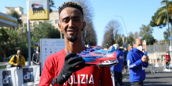 Crippa trionfa a Napoli e sigla il record italiano sulla mezza maratona con 59&#039;26&quot;