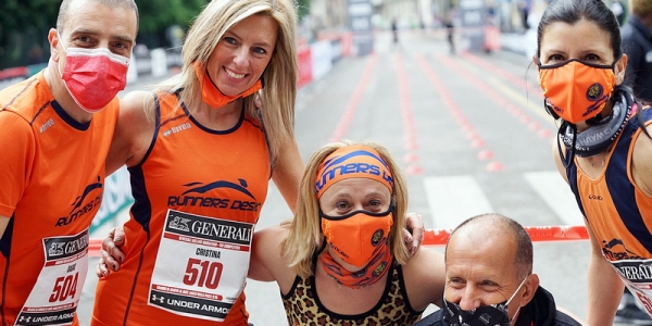 Il Presidente FIDAL Lombardia Gianni Mauri attorniato da sue atlete... fans ;-) nel pre-gara