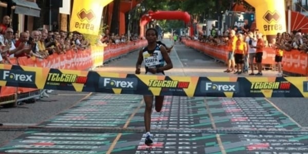 Assefa vince con il record