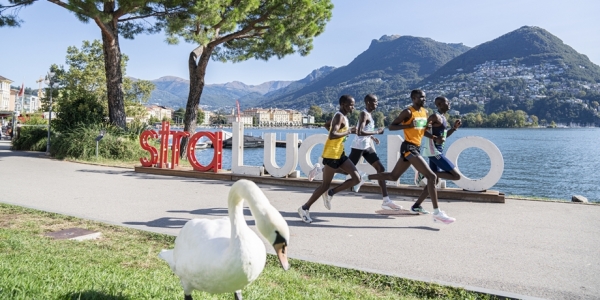 Edizione 2023, la testa della gara maschile in uno dei tanti tratti spettacolari del percorso