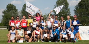 Tutte la premiate delle categorie femminili in un bel fotogruppo