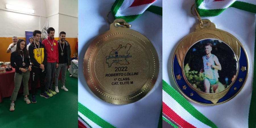 Da sinistra: Licia Bombelli,  Nicola Mazza, Giacomo Milianti e Roberto Lollini oltre ad un esempio delle medaglie personalizzate