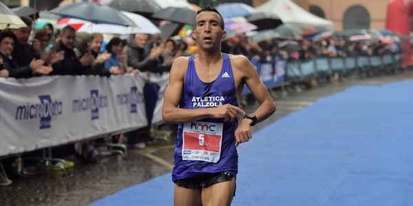 Lhoussaine Oukhrid all&#039;arrivo della mezza di Cremona 2015