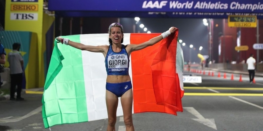 Eleonora festeggia con il tricolore