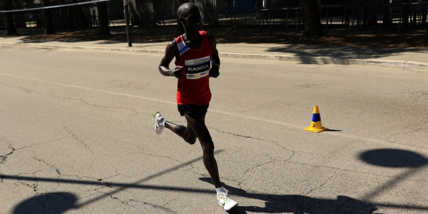 Il vincitore Jonathan Kosgei Kanda 
