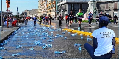 Il caldo e le bottigliette: un invito alla responsabilità