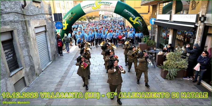 La partenza con la fanfara dei Bersaglieri