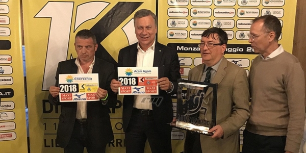 Consegna pettorali al Sindaco, Dario Allevi, e all&#039;assessore allo sport, Andrea Arbizzoni