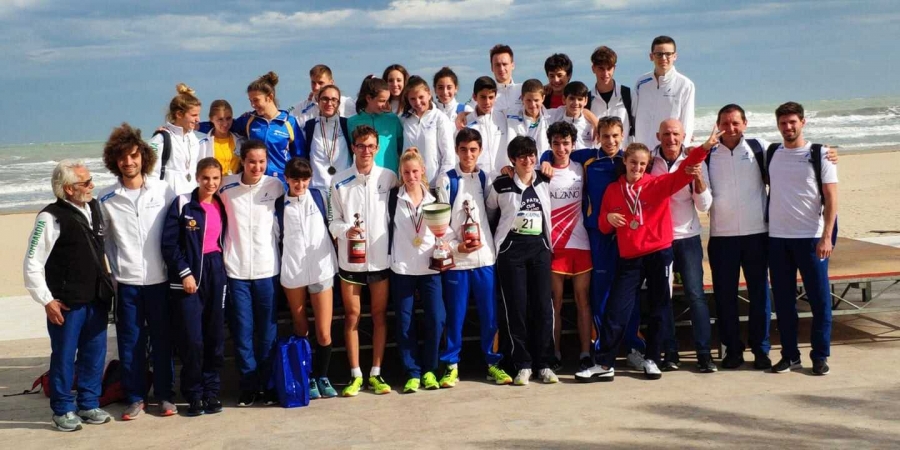 Pietro Pastorini (primo da destra) con i suoi ragazzi nel 2018