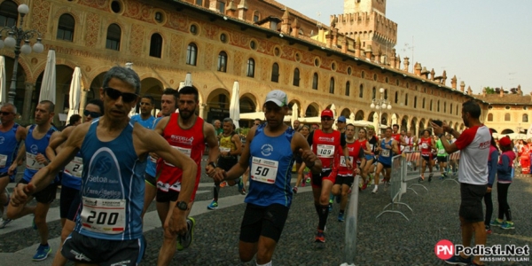 Passaggio in Piazza Ducale