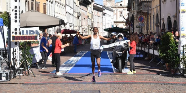 Trento – vincono Degefa e Tola, che corre sotto i 60 minuti