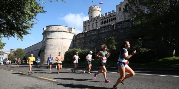 il passaggio al km 10, davanti al Castello di Buonconsiglio