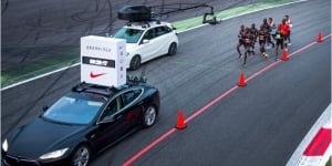 Una foto del Breaking2, nel 1.59 Challenge, l&#039;auto era ancora più vicina 