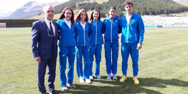 con Oscar Campari, da sinistra Sveva Gerevini, Sofia Montagna, Federica Palumbo, Enrica Cipolloni, Dario Dester 