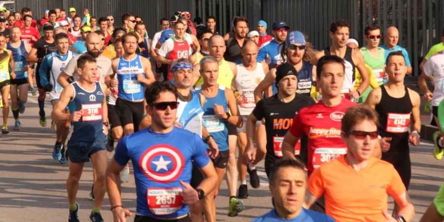 Una fase della partenza della Garda Trentino Half Marathon