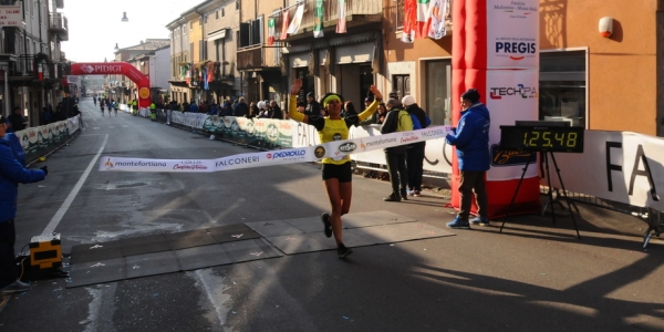 Arrivo gara femminile con Federica Morini