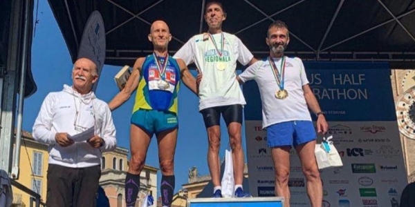 Podio SM 50, da sinistra Marco Premoli, Mauro Gagliardini, Fabio Buccigrossi, premiati dal Consigliere Fidal Lombardia, Virginio Soffientini